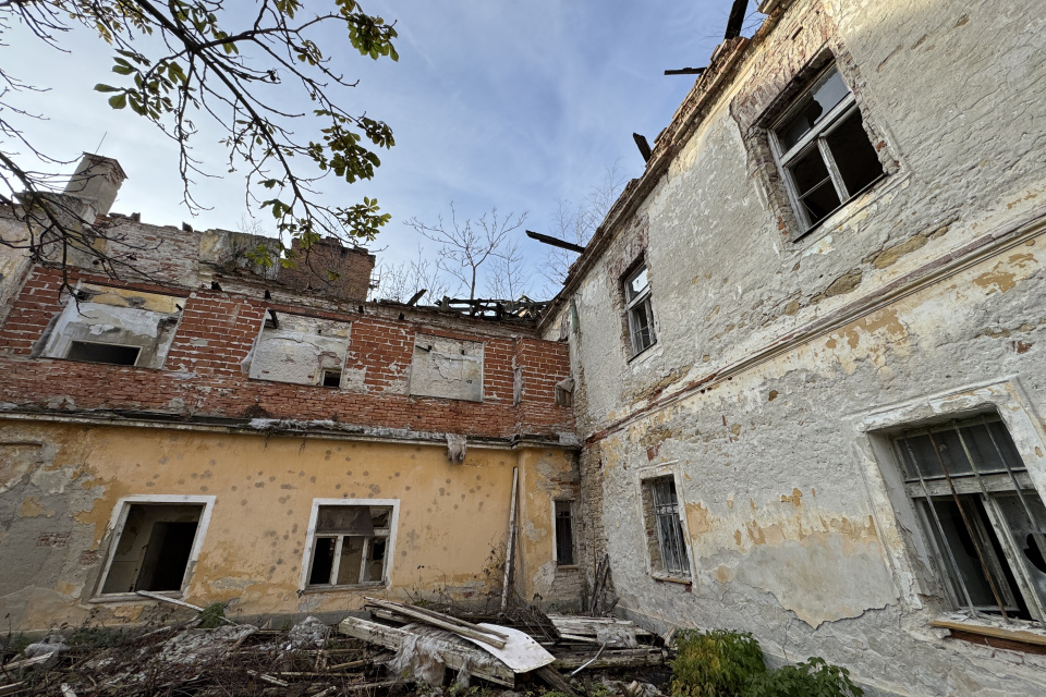 Strecha je na niektorých miestach skutočne v havarijnom stave | Foto: Zuzana Benková, Trnavské rádio
