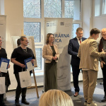 Ceny si prevzali z rúk porotkýň a primátora Senice | Foto: Michaela Martišíková, Trnavské rádio 