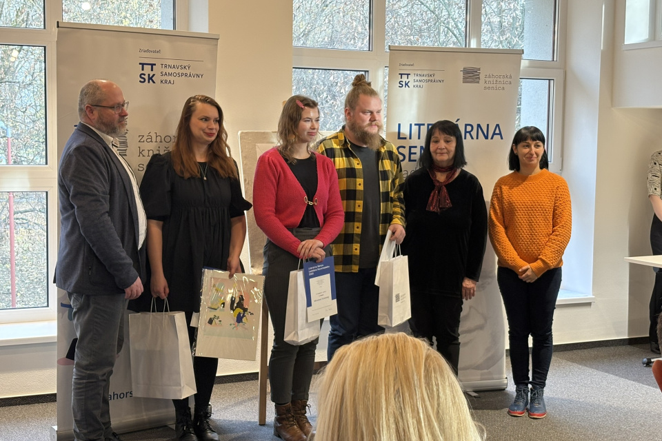 Cenu nadaným autorom odovzdával aj riaditeľ kultúry a športu na TTSK | Foto: Michaela Martišíková, Trnavské rádio