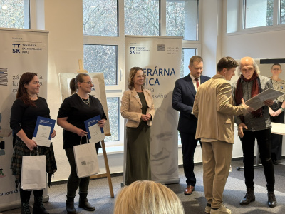 Ceny si prevzali z rúk porotkýň a primátora Senice | Foto: Michaela Martišíková, Trnavské rádio 