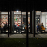 V záhradnej čitárni Knižnice Juraja Fándlyho krstili v stredu (19. 11.) novú knihu Simony Jurčovej. | Foto: Barbora Jurčová