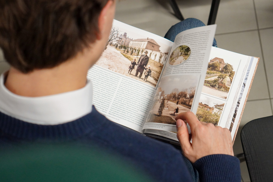 Vyšla kniha Simony Jurčovej Trnava - okná do minulosti. | Foto: Barbora Jurčová