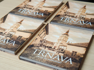 Vyšla kniha Simony Jurčovej Trnava - okná do minulosti. | Foto: Barbora Jurčová
