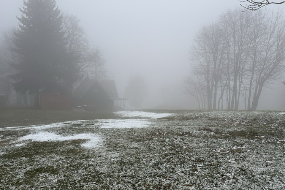 Prvý sneh je už na Pezinskej Babe | Zdroj: Lyžiarsky klub Baba