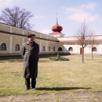 Ladislav Csontos rozprával o bratovi Martinovi aj v dokumente | (snímka z filmu, Králiky) Zdroj: Matúš Demko 