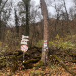 Cesta k lanovke je vyznačená upozorneniami pred medveďmi I Zdroj: Alexandra Štofirová, Trnavské rádio 