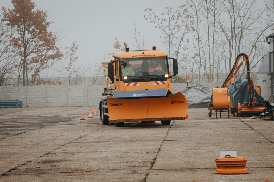 Zasahujú pluhy i sypače. | Foto: TTSK