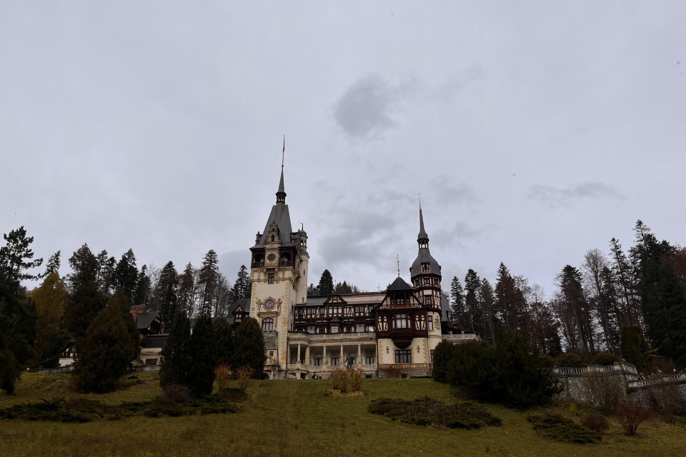 Zámok v meste Sinaia I Zdroj: Alexandra Štofirová, Trnavské rádio 