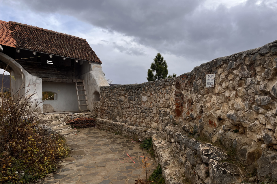 Čiastočne dostupná pevnosť v meste Râşnov I Zdroj: Alexandra Štofirová, Trnavské rádio 