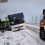 Desiatky ľudí ostali uväznené v autobuse. | Foto: PZSR