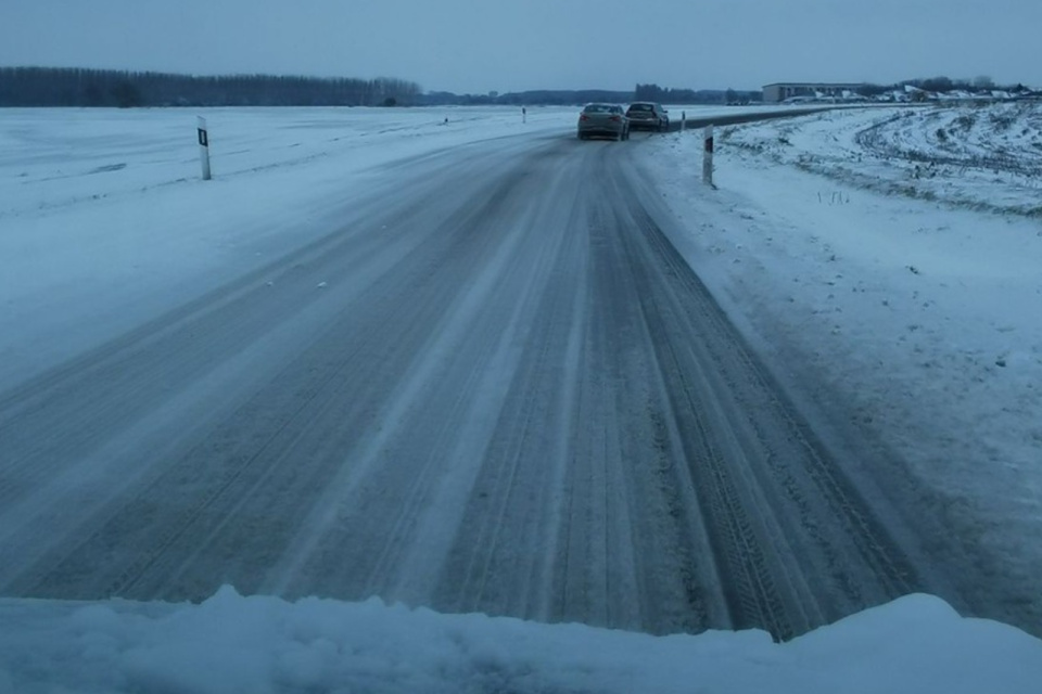 Takto vyzerá cesta medzi Dunajskou Stredou a Trhovou Hradskou.  | Foto: László Lukács, Trnavsky Kraj Dopravny Servis