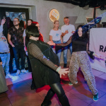 Tanečný súboj dvoch odvážnych dám.