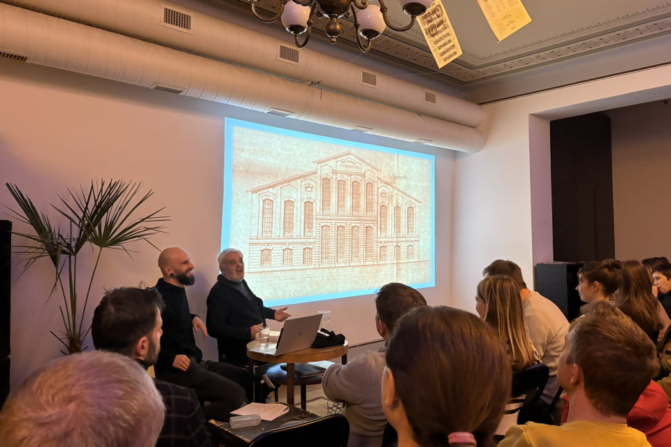 Téme cukrovaru sa na diskusií venoval architekt a bývalý generálny riaditeľ | Foto: Michaela Martišíková, Trnavské rádio