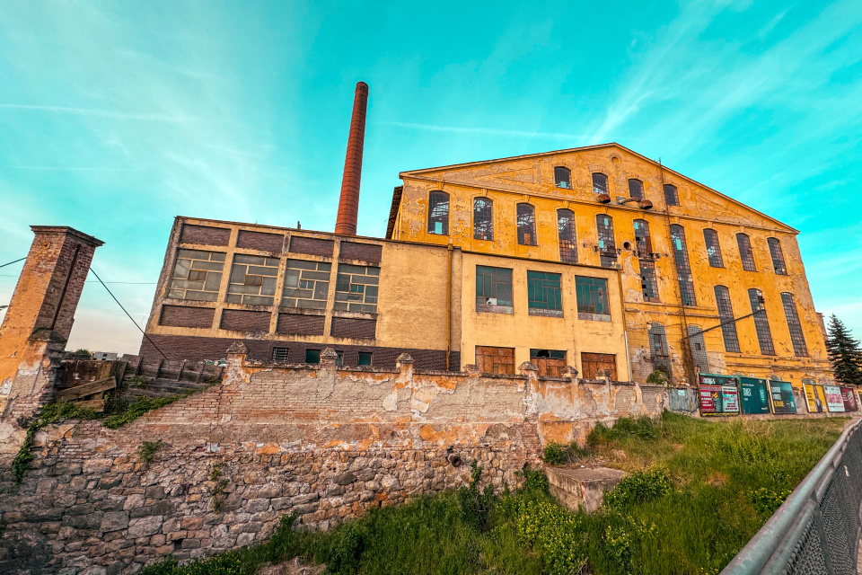 Trnavský cukrovar napriek svojmu ošumtelému stavu patrí medzi dominanty mesta | Foto: redakcia