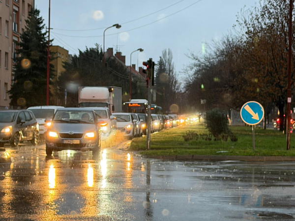 Na Študentskej v Trnave sú kolóny | Foto: Trnavské rádio