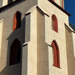 Okná baziliky dostali červený vzhľad | Foto: Zuzana Benková, Trnavské rádio