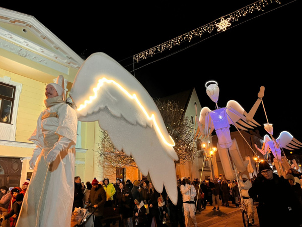 Alegorický sprievod pokračuje na Trojičné námestie | Foto: Trnavské rádio