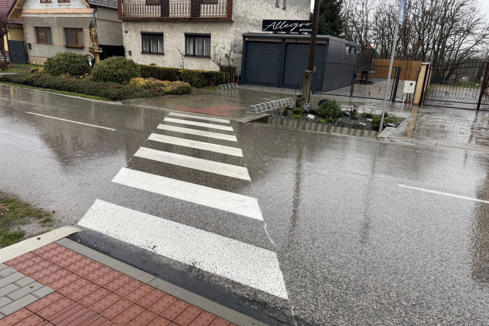 Obec vyzýva vodičov aj chodcov na zvýšenú opatrnosť | Foto: Rasťo Kurinec - starosta