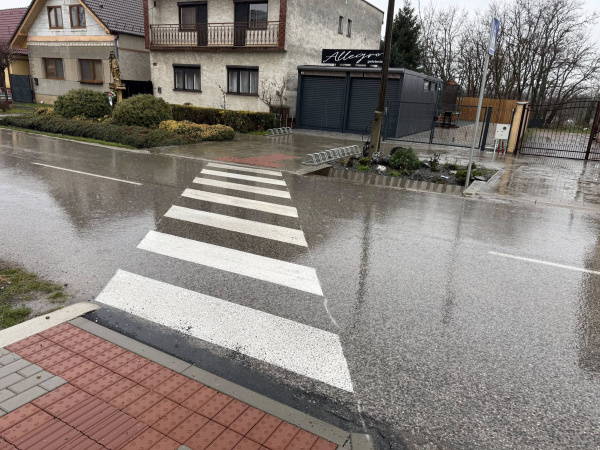 Obec vyzýva vodičov aj chodcov na zvýšenú opatrnosť | Foto: Rasťo Kurinec - starosta