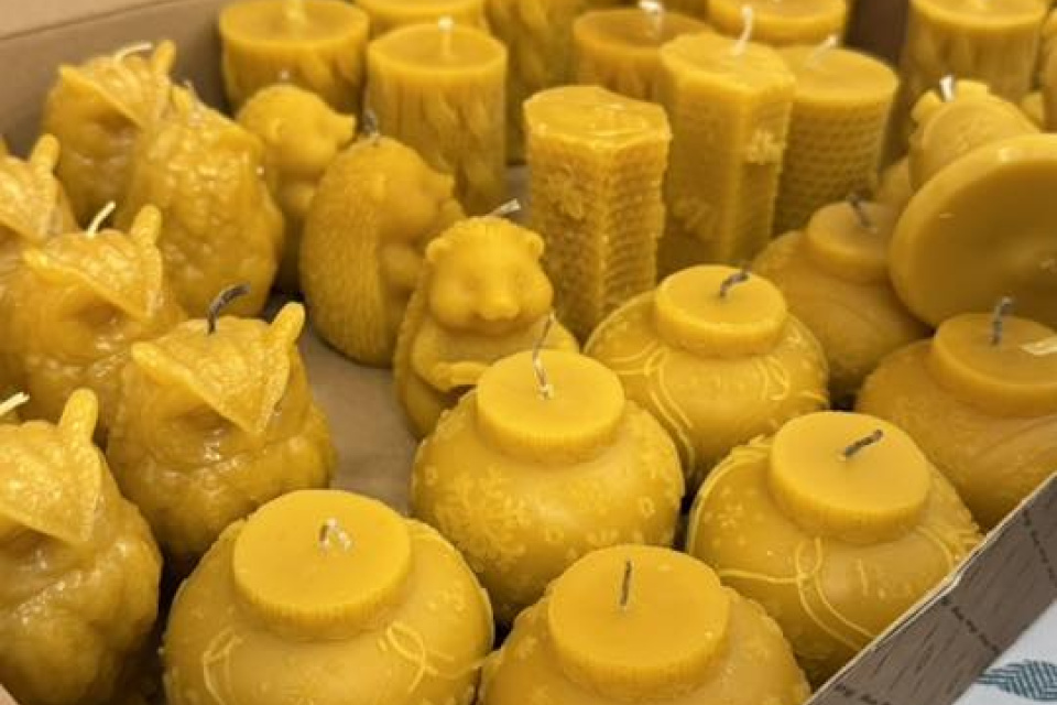 Sviečky vyrábajú ručne | Foto: Centrum pomoci pre rodinu