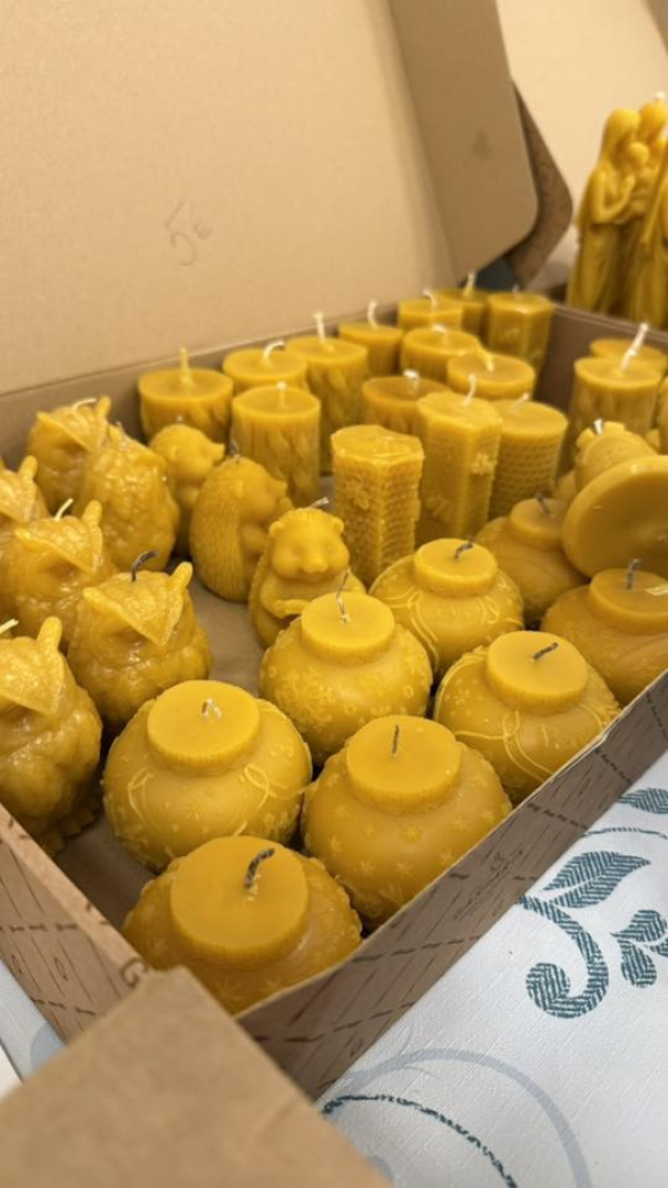 Sviečky vyrábajú ručne | Foto: Centrum pomoci pre rodinu