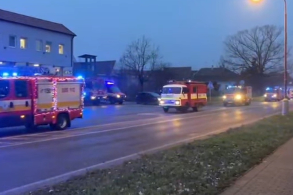 Pri strete s kolónou prosím zvýšte opatrnosť. | Foto: HaZZ