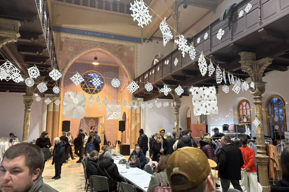 Vrátila sa aj tradičná výzdoba z papierových vločiek | Foto: Michaela Martišíková, Trnavské rádio