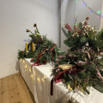 Vianočné vence obzerala aj návštevníčka Monika | Foto: Michaela Martišíková, Trnavské rádio