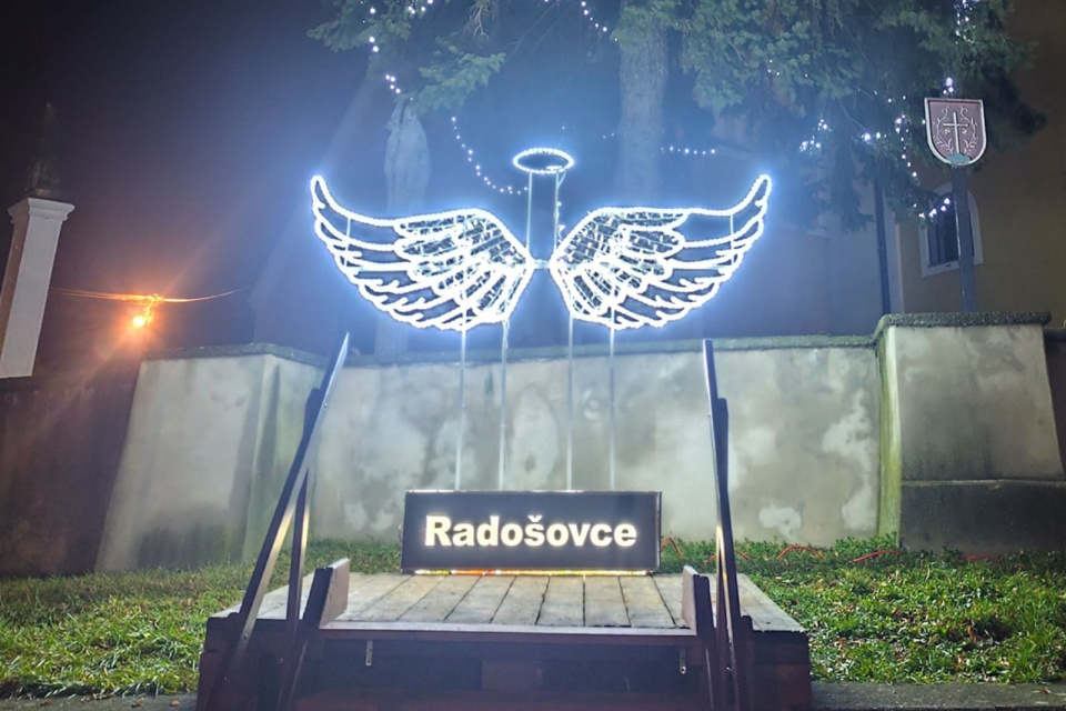 Okrídlená atrakcia sa teší pozornosti nielen miestnych. | Foto: Radošovce