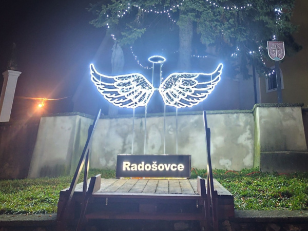 Okrídlená atrakcia sa teší pozornosti nielen miestnych. | Foto: Radošovce