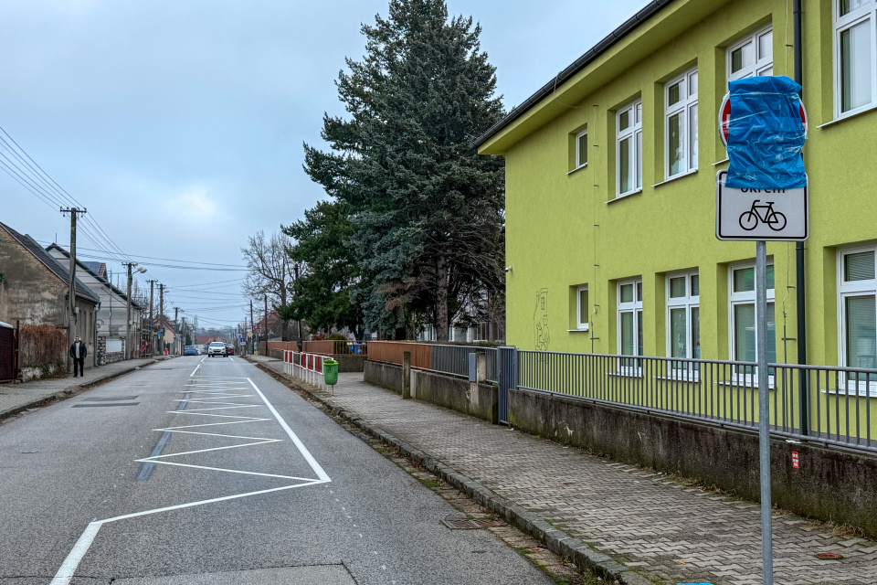 Po Gorkého prejdete od Bratislavskej iba po budovu školy. | Foto: red.