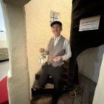 Sprievodca Slavomír Dzvoník sa počas utorka a stredy stáva pomocníkom hodinára | Foto: Michaela Martišíková, Trnavské rádio