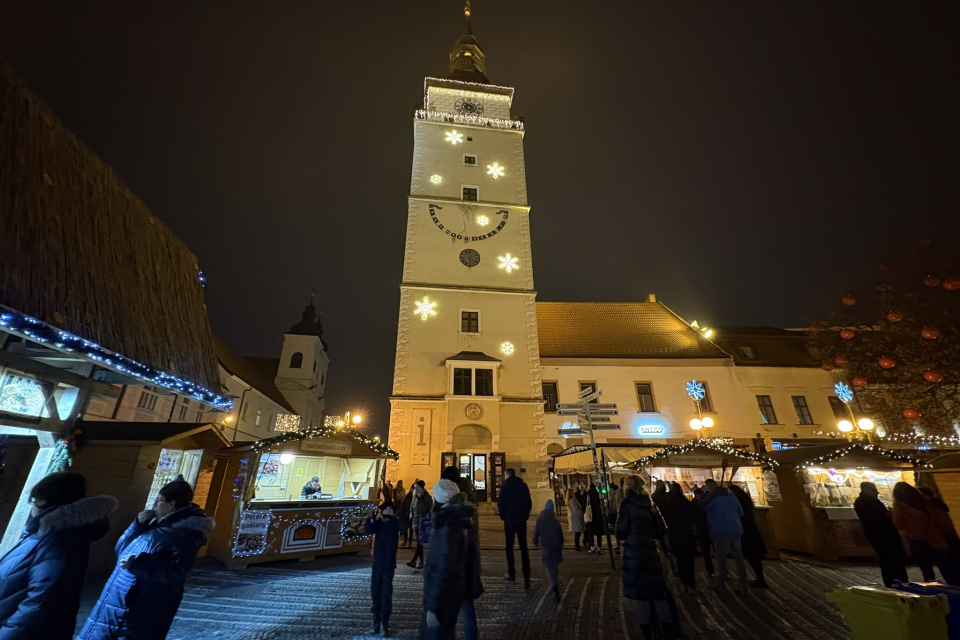 Mestská veža je odetá do sviatočnej výzdoby | Foto: Michaela Martišíková, Trnavské rádio