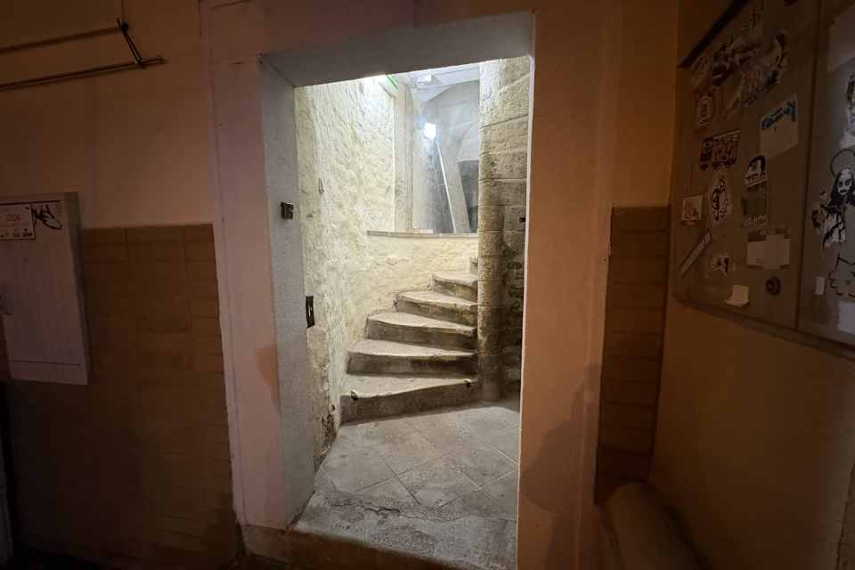 Svoju cestu za spoznávaním Mestskej veže začínate bočným vchodom zo Štefánikovej ulice | Foto: Michaela Martišíková, Trnavské rádio