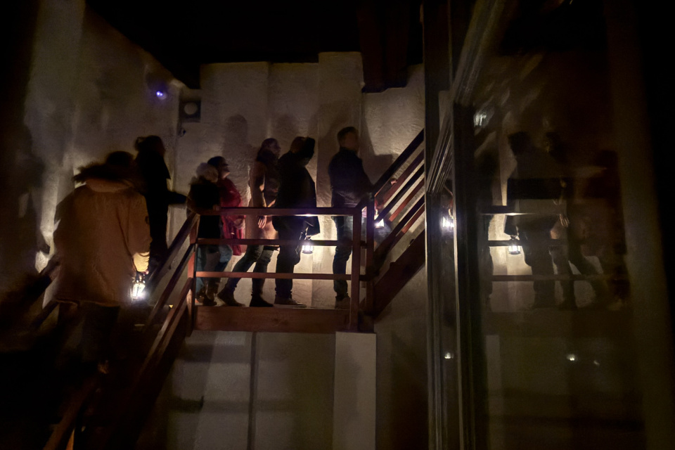 Návštevníci chodili s lampášmi po veži ako hodinári stovky rokov pred nimi | Foto: Michaela Martišíková, Trnavské rádio