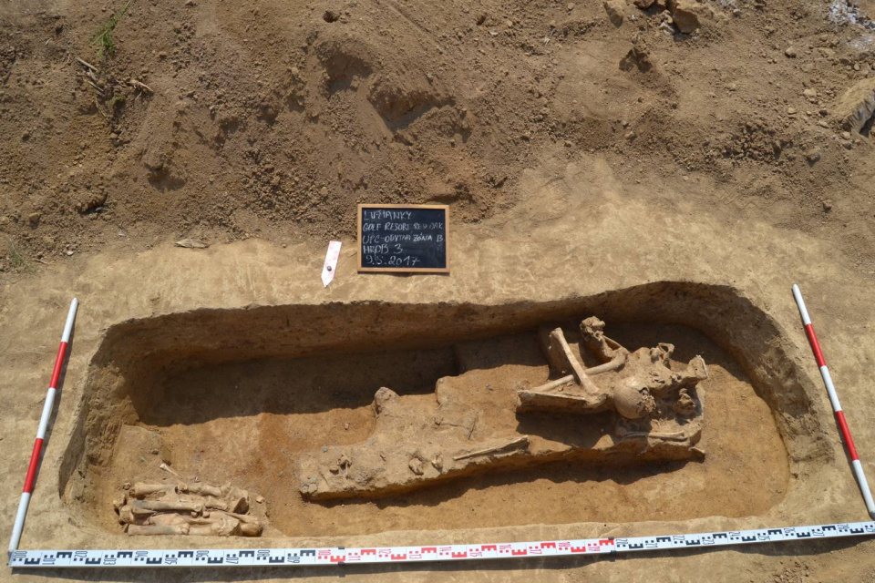 Krádeže starovekých hrobov sú pomerne bežné, toto je vykradnutý hrob v Lužiankach | Zdroj: Pamiatkový úrad SR