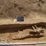 Krádeže starovekých hrobov sú pomerne bežné, toto je vykradnutý hrob v Lužiankach | Zdroj: Pamiatkový úrad SR