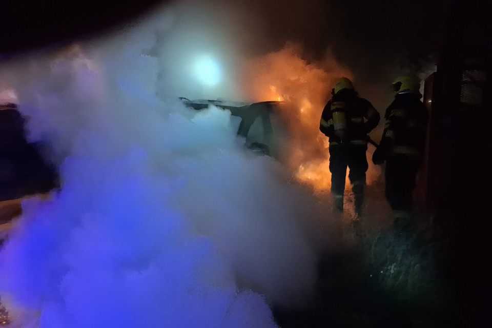 Požiar auta v Dunajskej Strede | Zdroj: Hasičský a záchranný zbor - Trnavský kraj