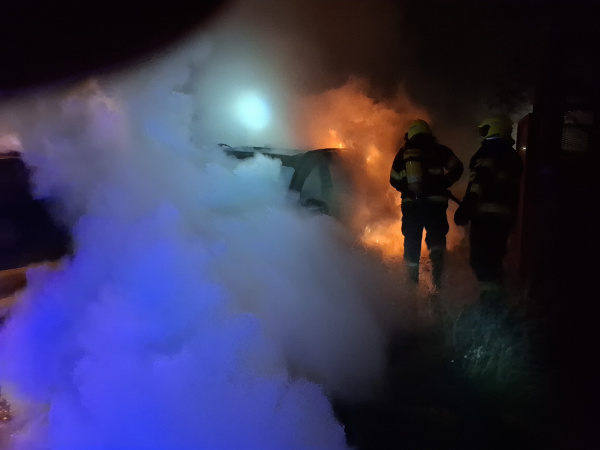 Požiar auta v Dunajskej Strede | Zdroj: Hasičský a záchranný zbor - Trnavský kraj