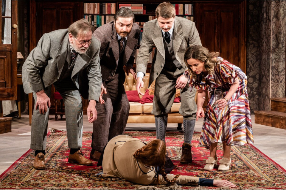 V Divadle Jána Palárika budú vyšetrovať vraždu | Zdroj: djp