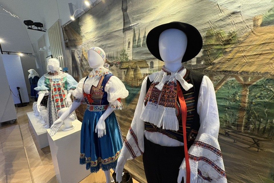 V múzeu vystavili mužské a ženské kroje zo Senickej oblasti | Foto: Michaela Martišíková, Trnavské rádio