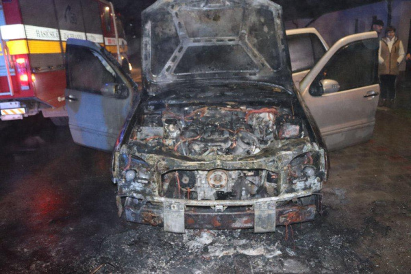 Požiar osobného auta | Foto: Hasičský a záchranný zbor