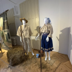 Hned pri vstupe upútal ženský a mužský pracovný odev | Foto: Michaela Martišíková, Trnavské rádio