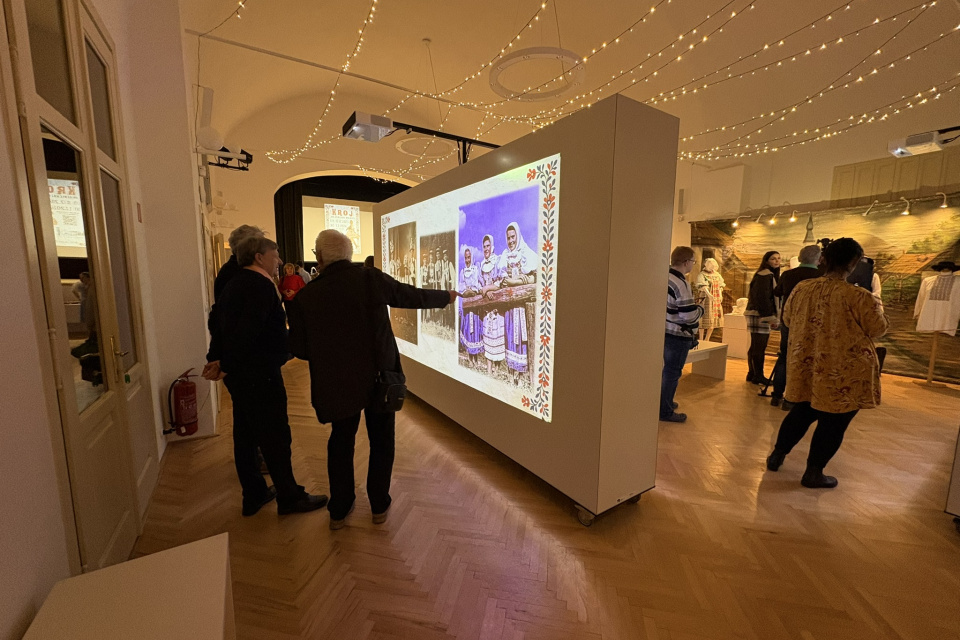 Návštevníci hľadali kroje a záznamy z okolia svojej obce alebo mestskej časti | Foto: MIchaela Martišíková, Trnavské rádio