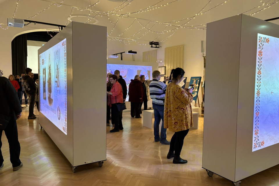 Na vernisáži sa stretli nadšenci aj znalci tradičnýc odevov | Foto: MIchaela Martišíková, Trnavské rádio