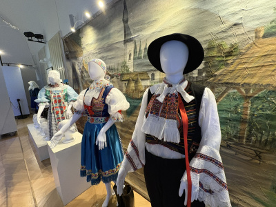 Výstava vzdáva úctu miestnemu tradičnému odevu | Foto: MIchaela Martišíková, Trnavské rádio 