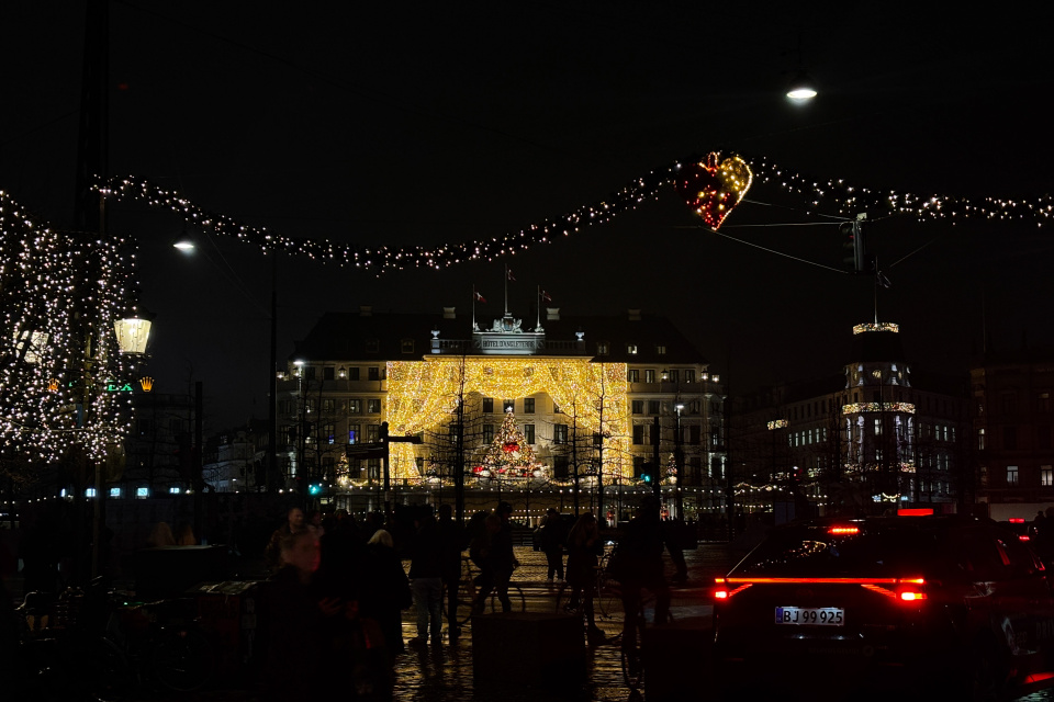 Ikonický hotel je ešte krajší počas vianočného obodbia | Foto: Zuzana Benková, Trnavské rádio