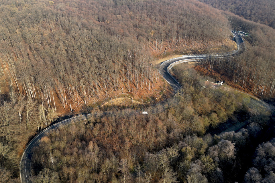 Oprava reagovala na nevyhovujúcu šírku vozovky a viaceré zosuvy | Foto: TS