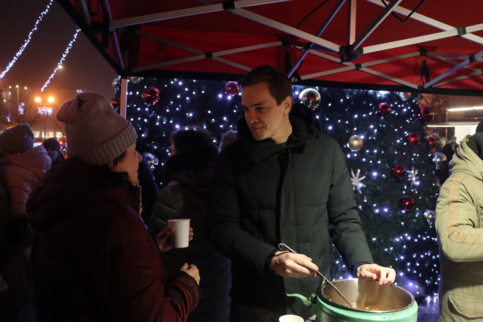 Počas Vianočných trhov si môžeme byť bližší | Zdroj: mesto Senica