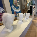 Vystavené časti kroja dopĺňa digitálna výstava aj videoprojekcia | Foto: Michaela Martišíková, Trnavské rádio